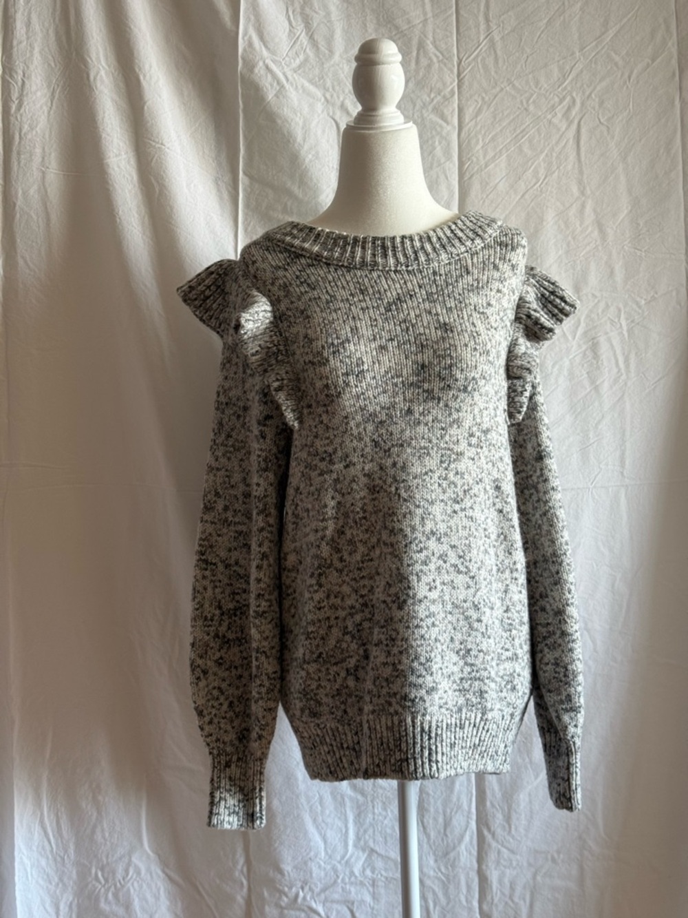 Universal Thread Marled Gray Ruffle-Shoulder Crewneck Sweater